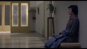 algo con una mujer portada